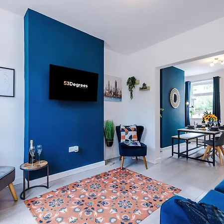 Spacious 3-Bed Home in Nantwich: Group-Friendly Getaway Exterior photo