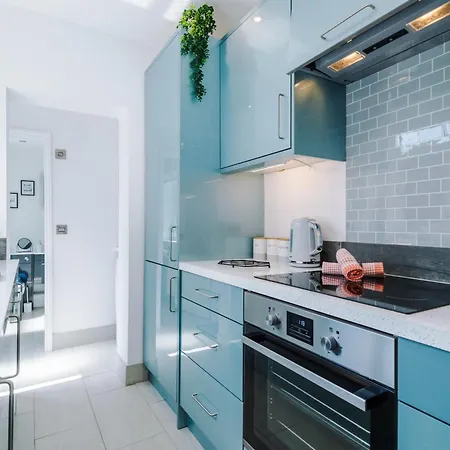 Spacious 3-Bed Home in Nantwich: Group-Friendly Getaway Exterior photo