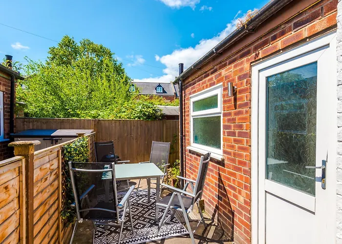 Spacious 3-Bed Home In Nantwich By 53 Degrees Property - Amazing Location, Ideal For Groups - Sleeps 6