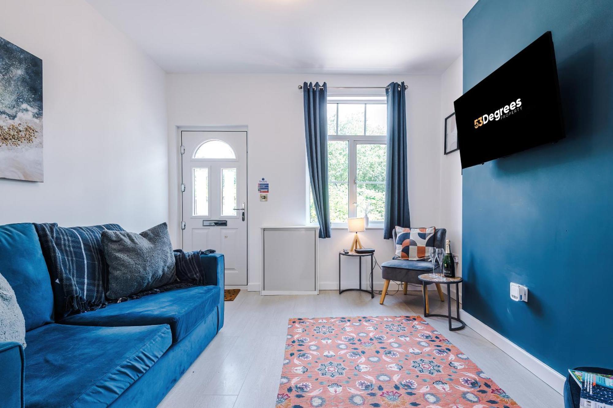 Spacious 3-bed In Nantwich: Group-friendly Getaway Holiday home *