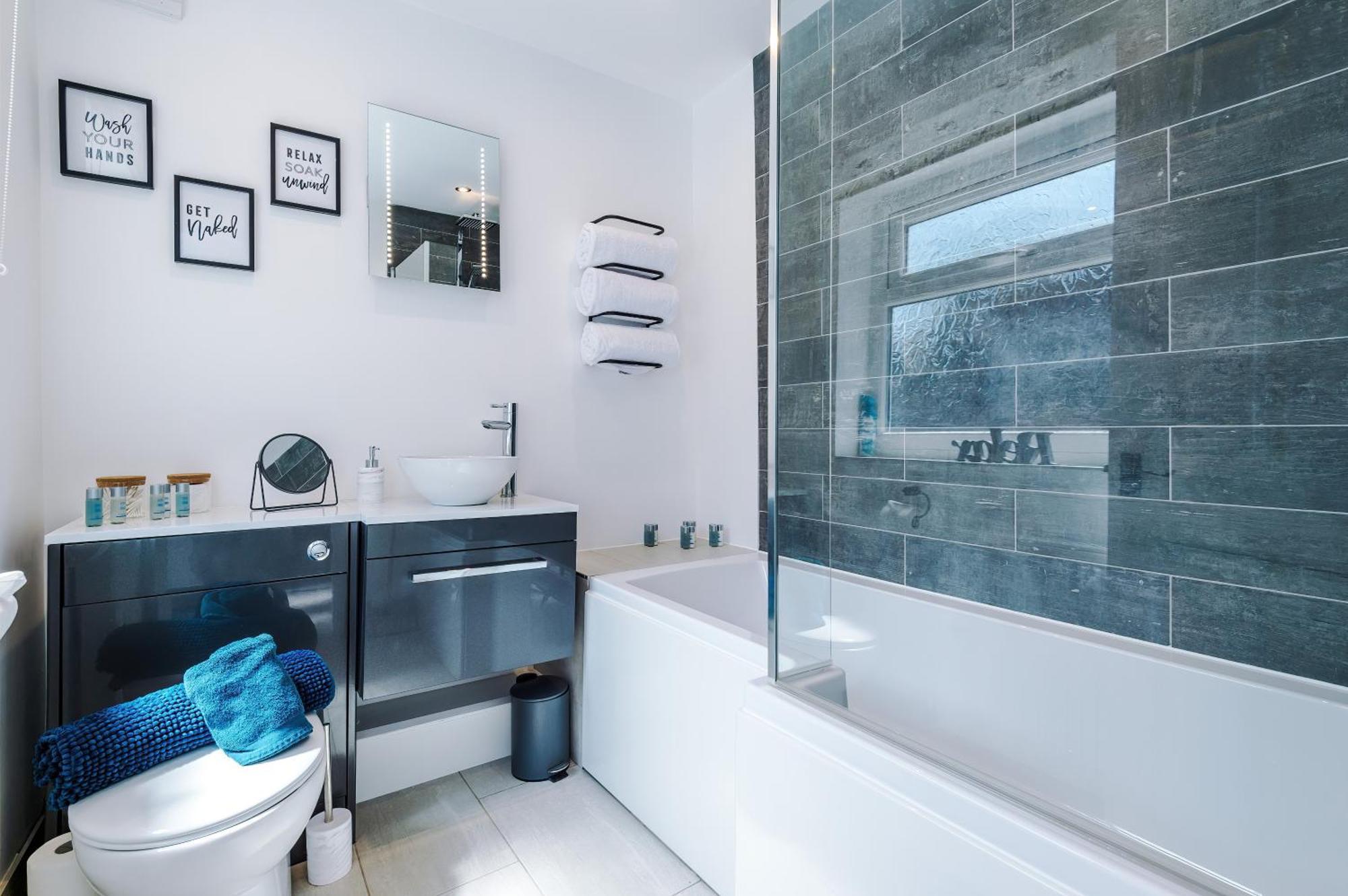 Holiday home Spacious 3-bed In Nantwich: Group-friendly Getaway