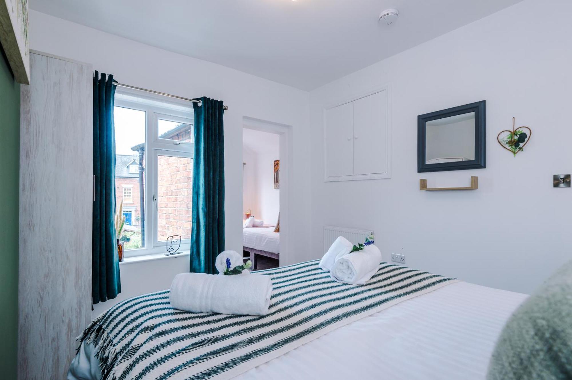 Spacious 3-bed In Nantwich: Group-friendly Getaway Holiday home *