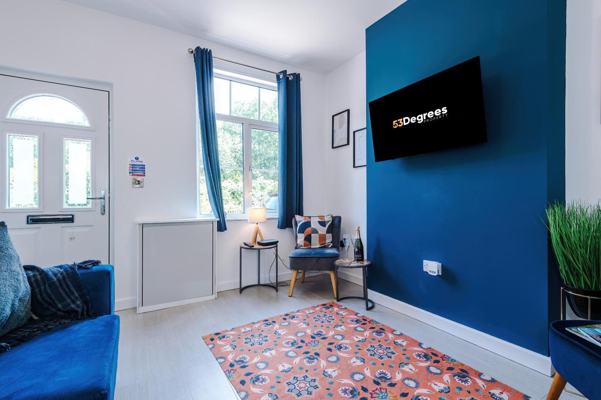Spacious 3-bed In Nantwich: Group-friendly Getaway