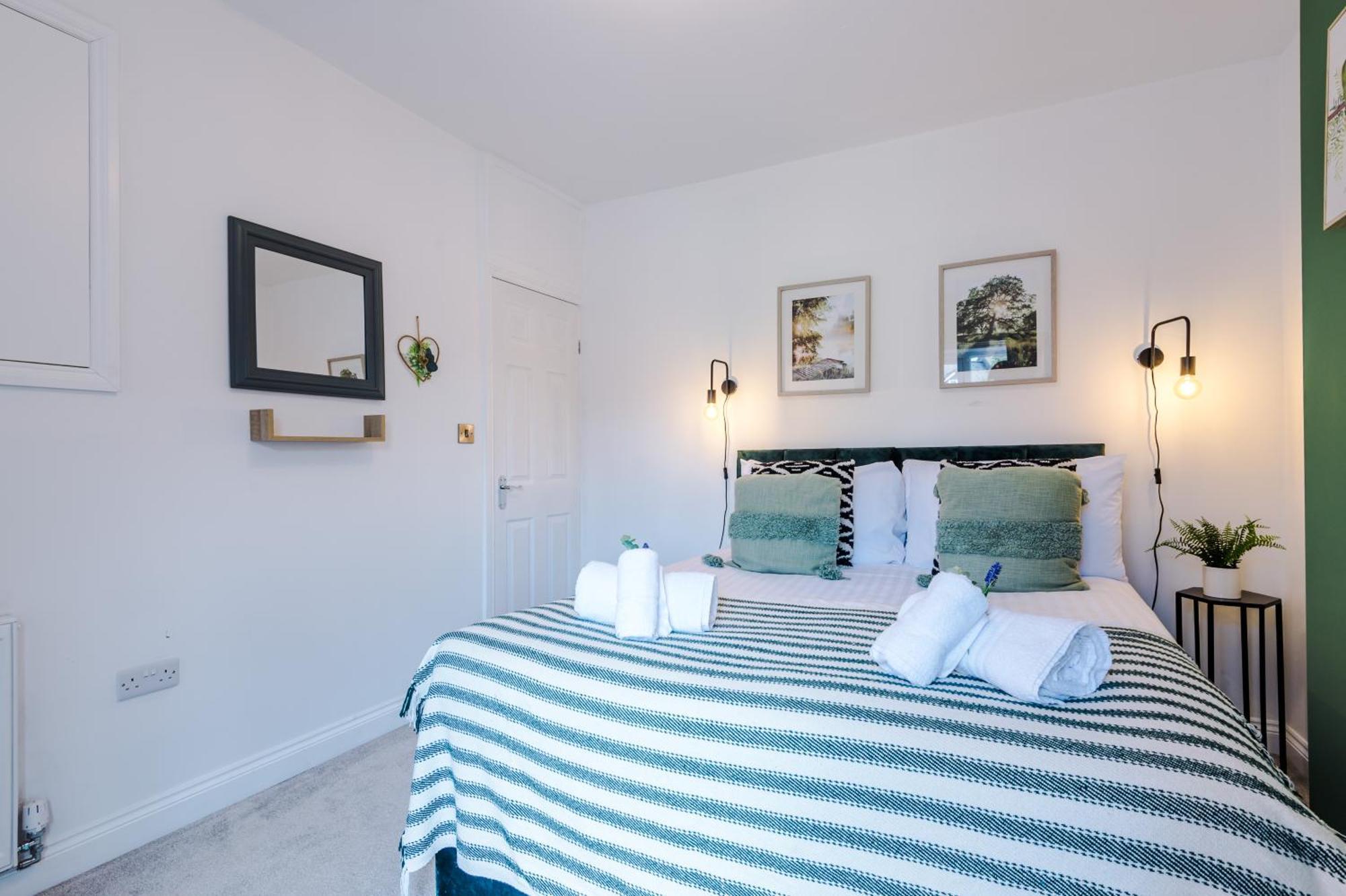 Spacious 3-bed In Nantwich: Group-friendly Getaway