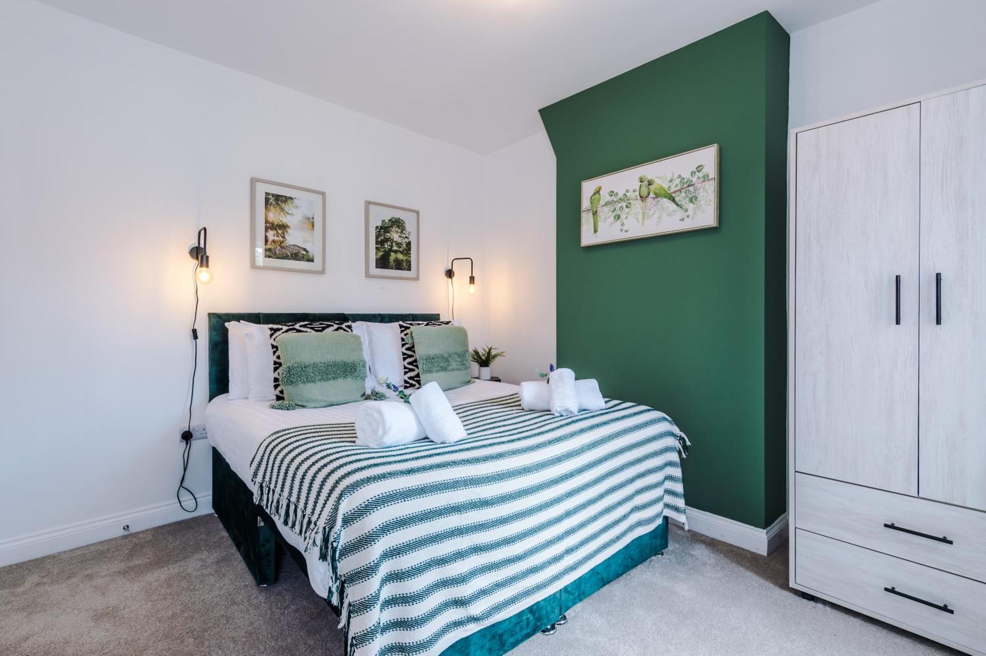 Spacious 3-bed In Nantwich: Group-friendly Getaway * Nantwich