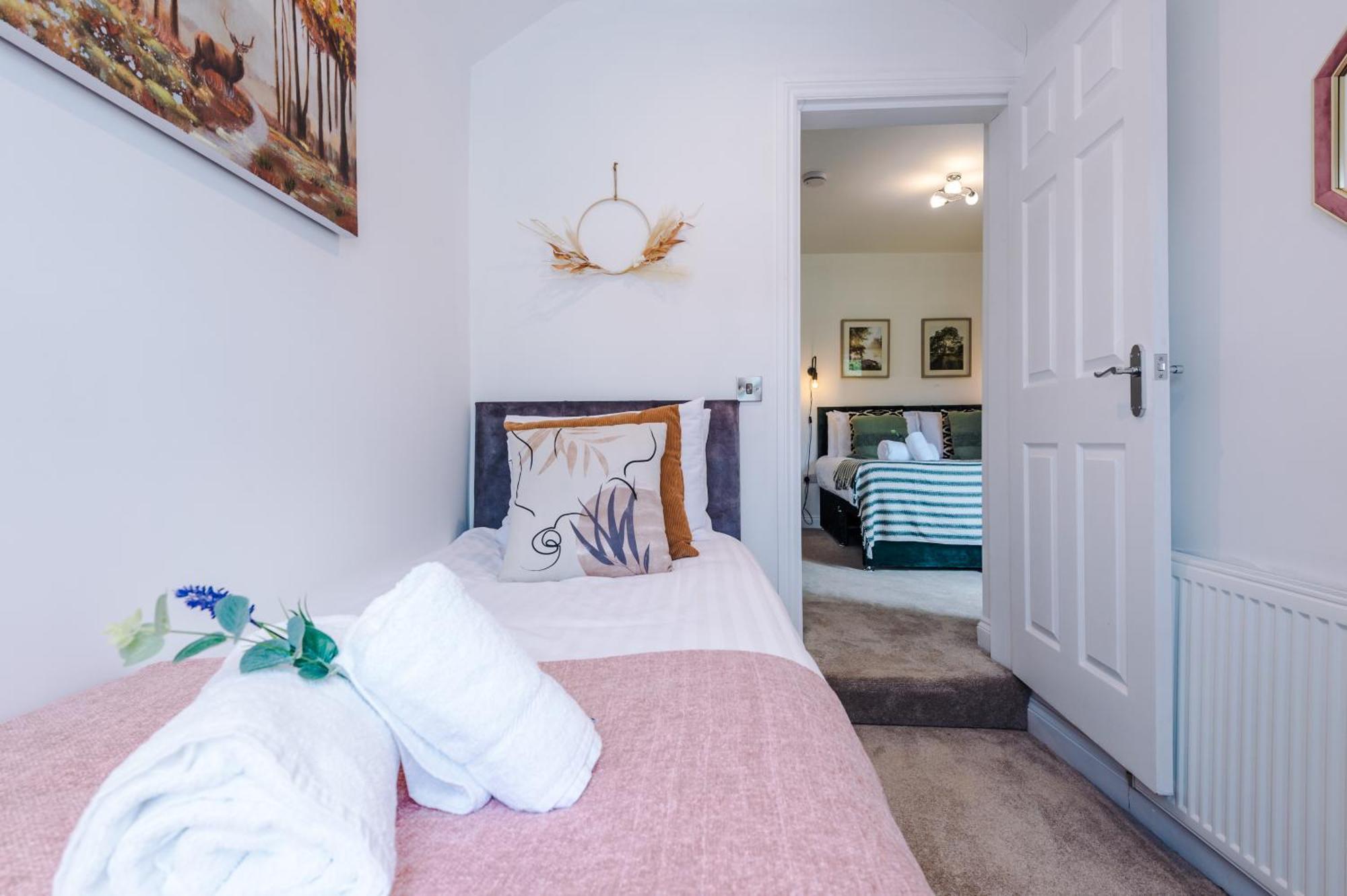 Spacious 3-bed In Nantwich: Group-friendly Getaway Holiday home Nantwich