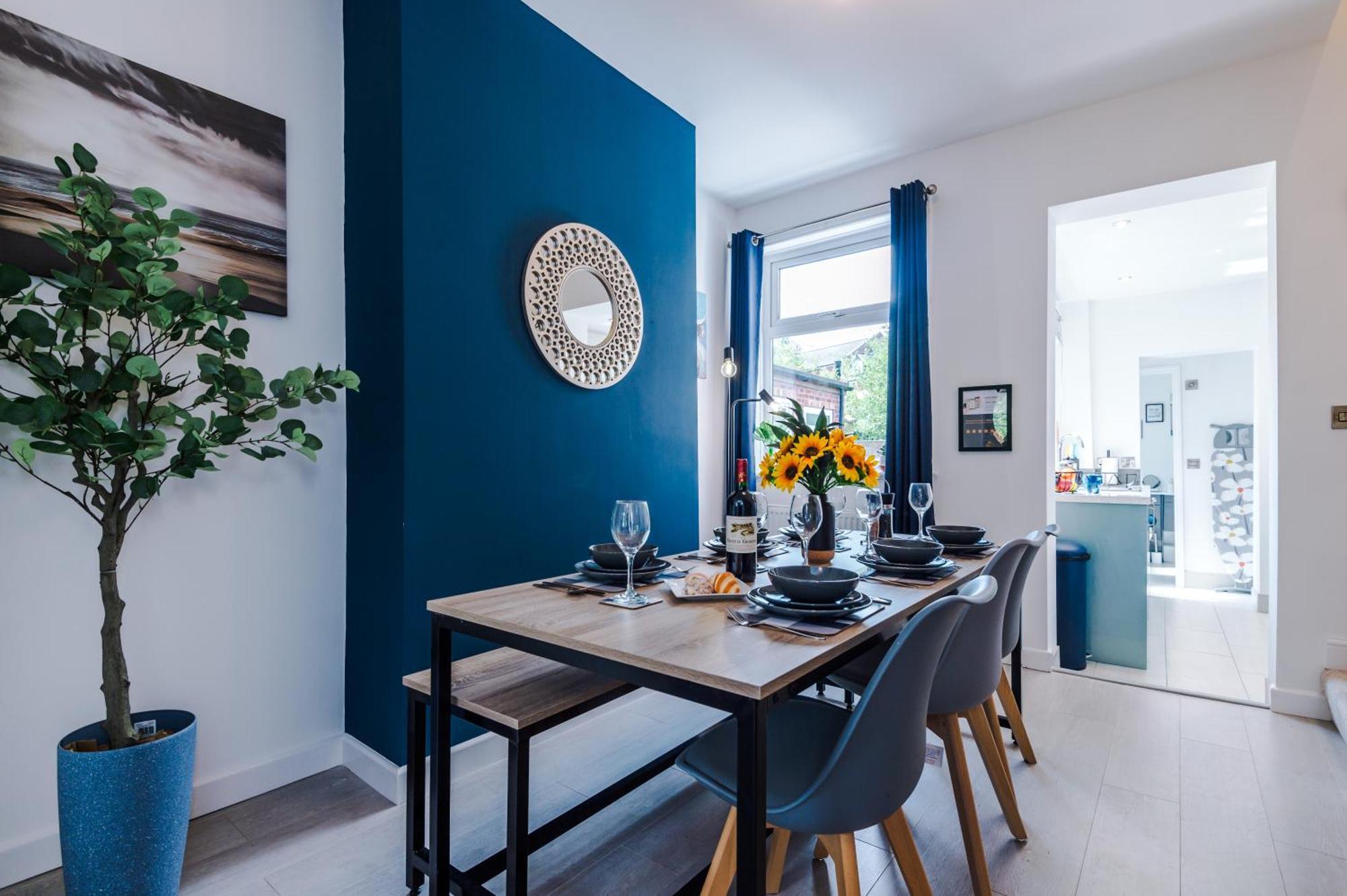 Spacious 3-bed In Nantwich: Group-friendly Getaway