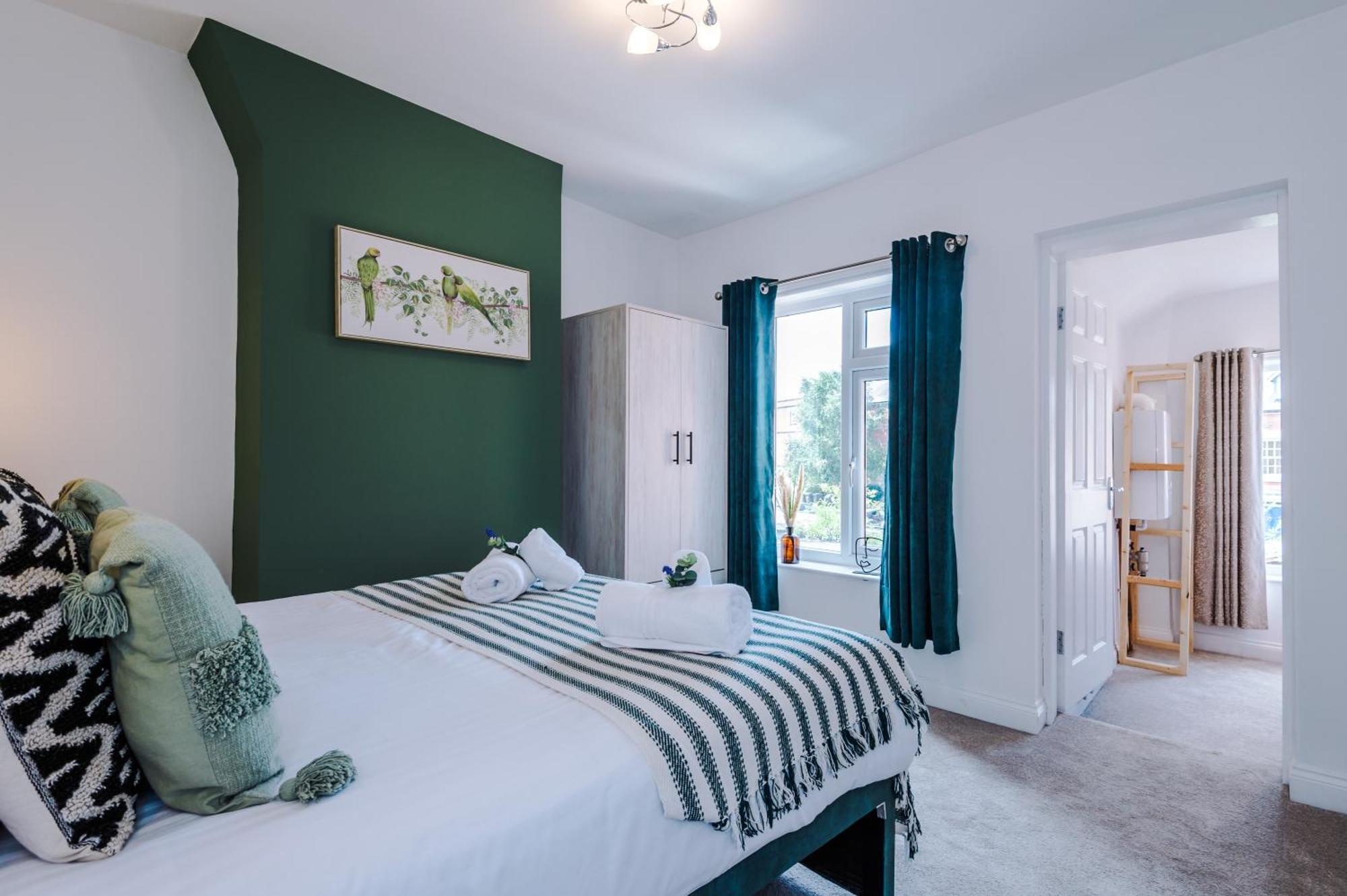 Spacious 3-bed In Nantwich: Group-friendly Getaway * Nantwich